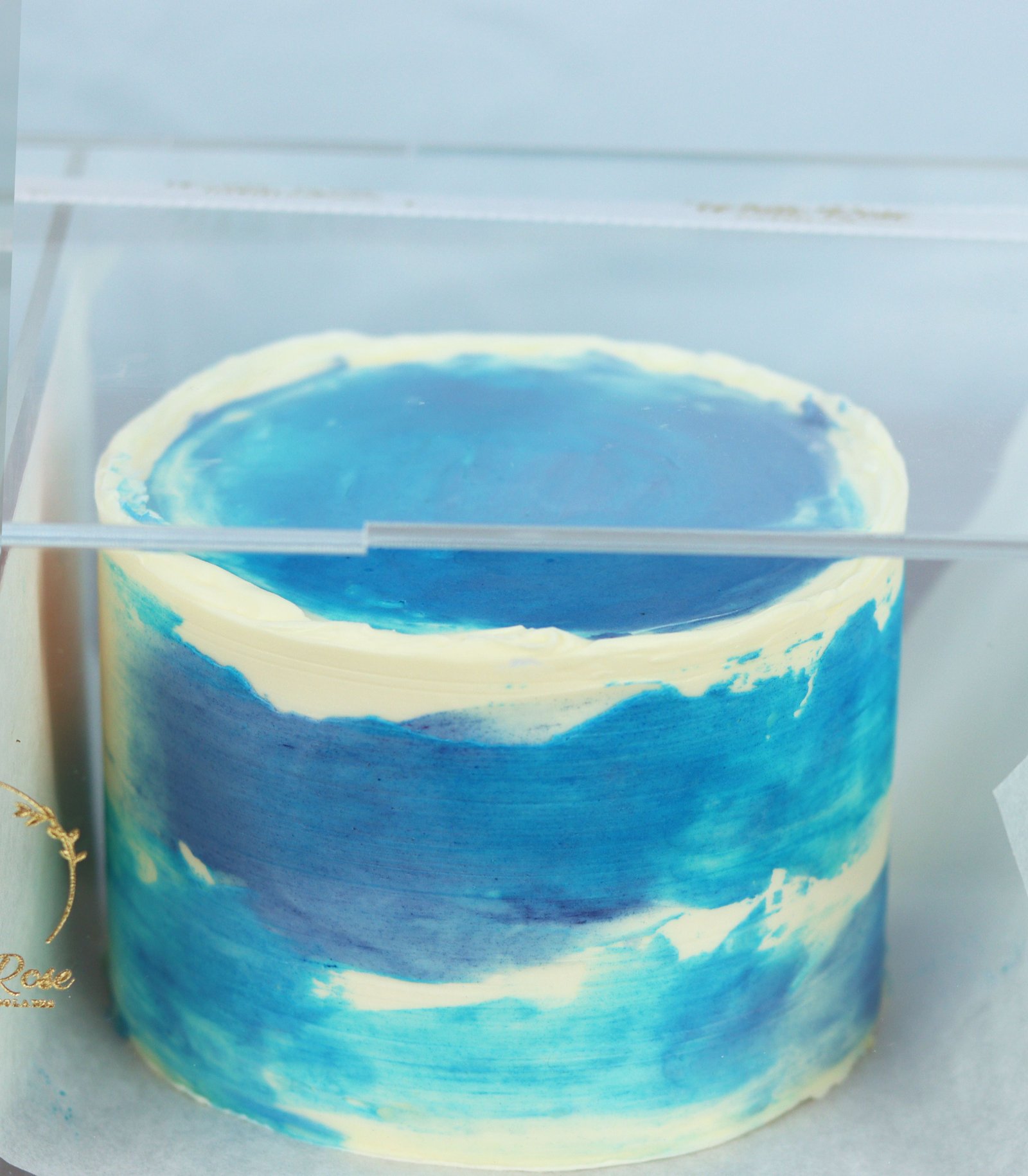 Sky Cake and Flowers - Elegant Floral and Cake Gift Set