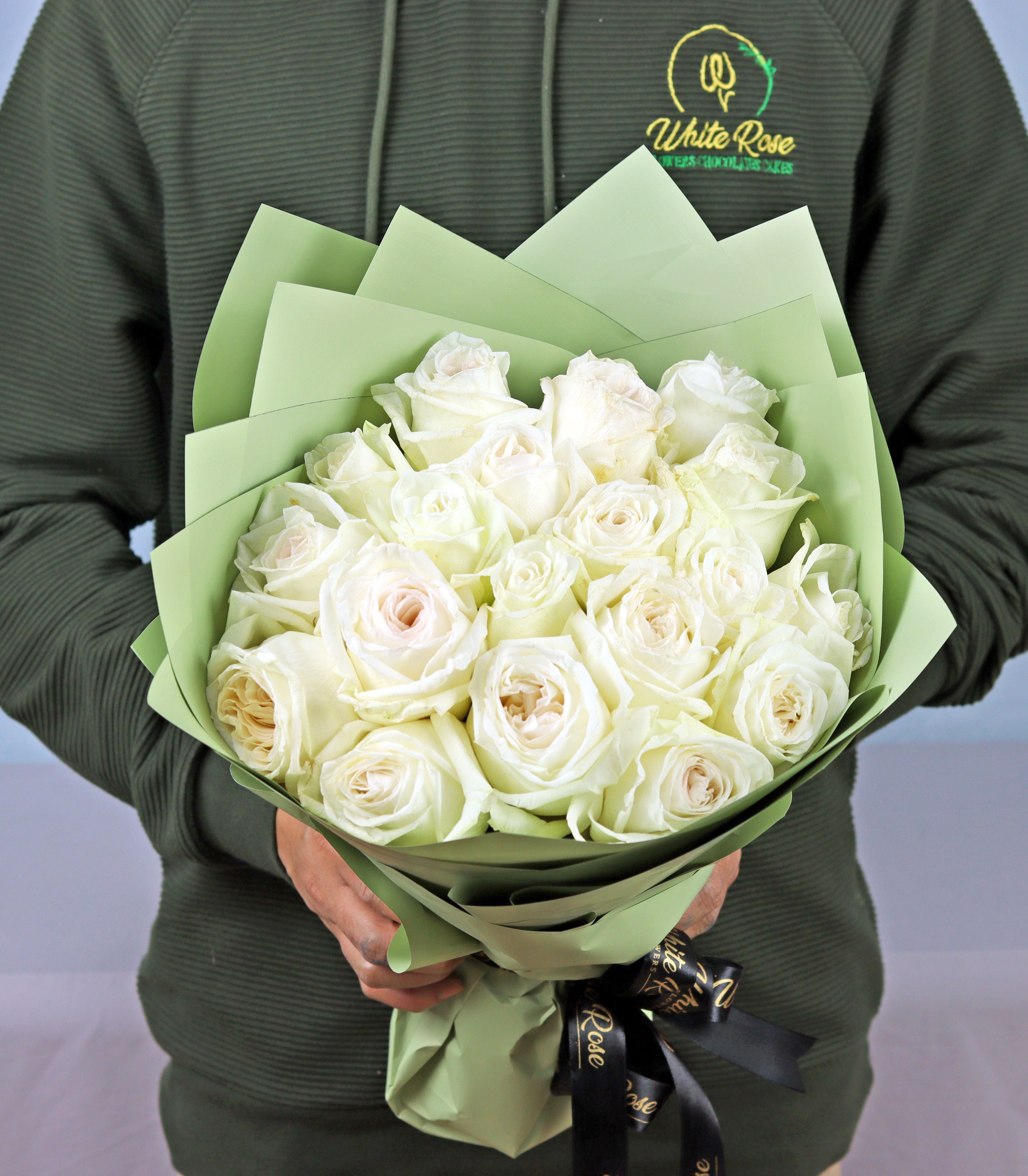 White Ohara Bouquet - 20 Elegant Roses