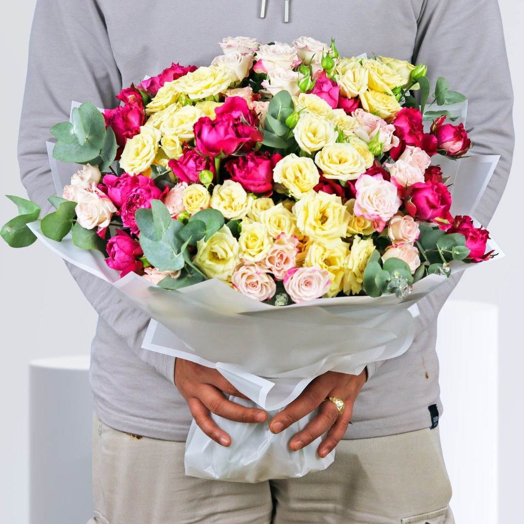 Pink Peach Bouquet - Elegant Roses in a Stylish Bag