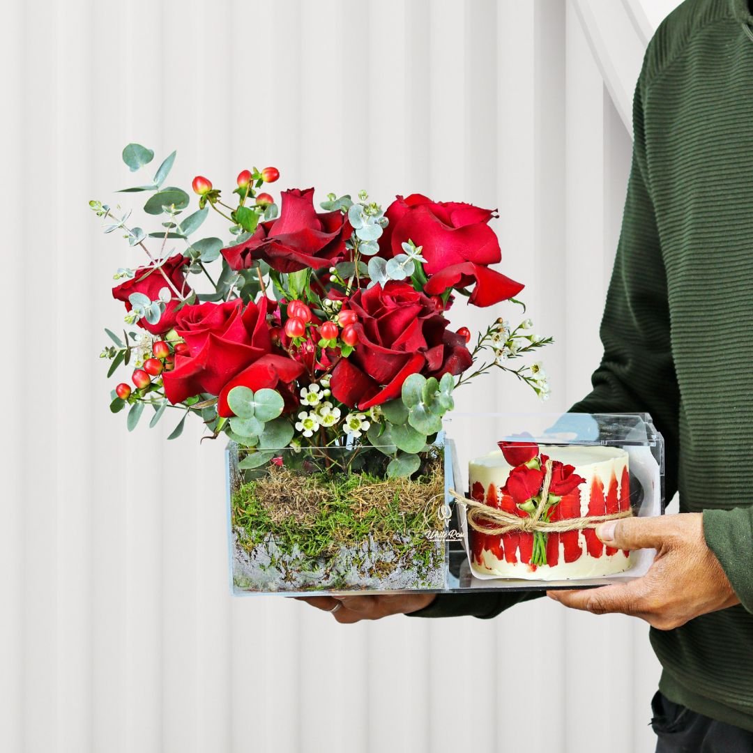 Sending Love Gift Set - Red Roses and Buttercream Cake