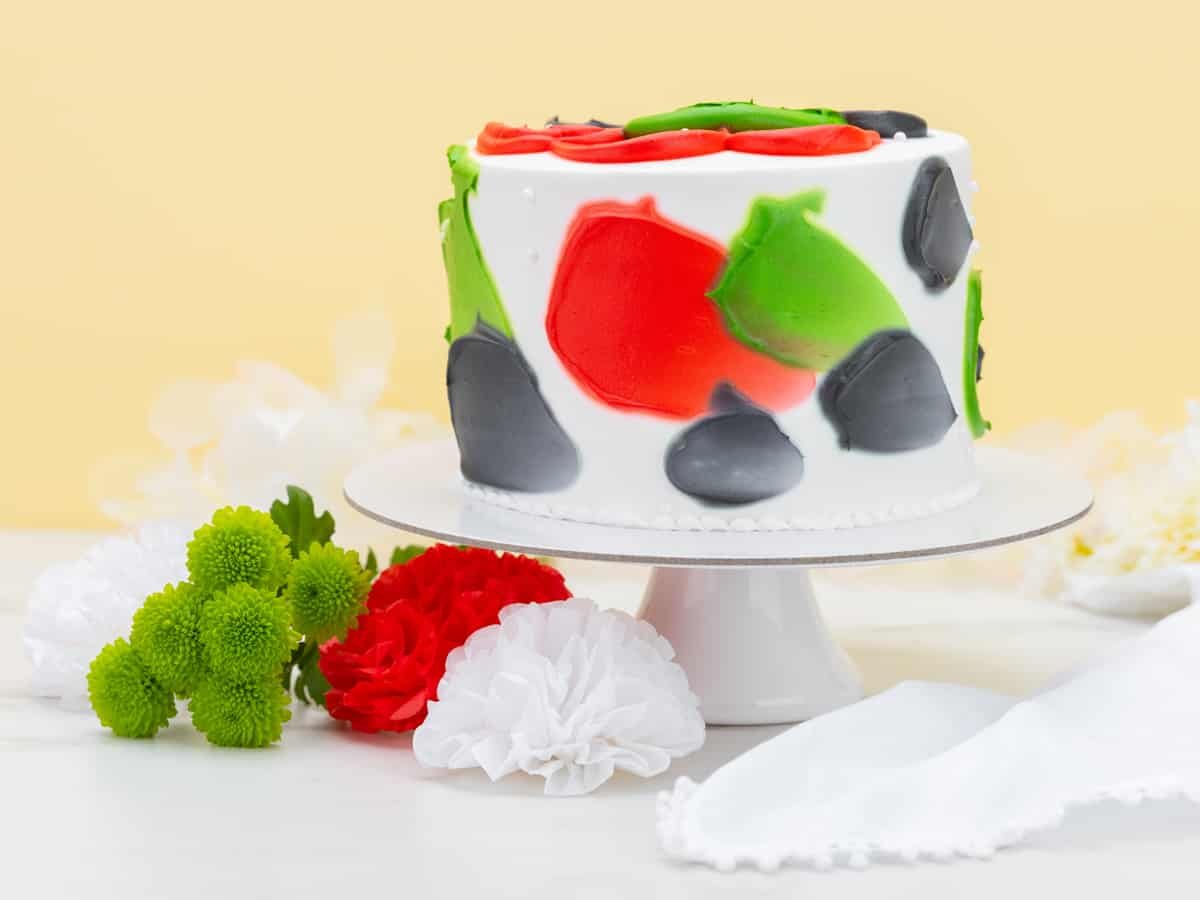 Emirati Minimalist Cake